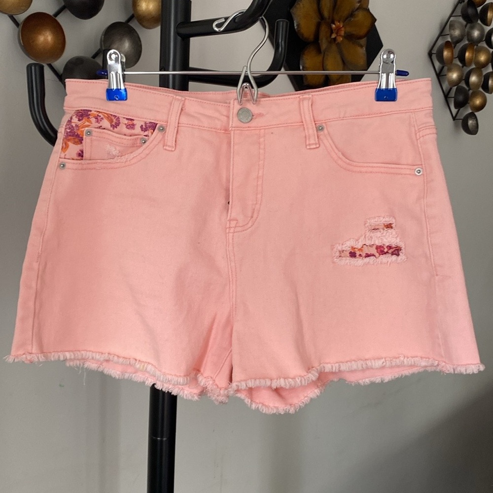 TIME AND TRU WOMEN'S High  RISE Frayed Cuff 3.5” SHORTS Distressed Pink Coral 10